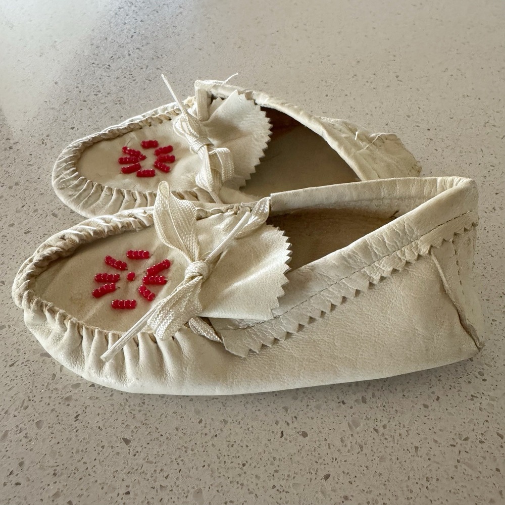 Baby White Moccasins Red Beads Size 6 Vintage Cherokee Indian With Advertising - Picture 5 of 10